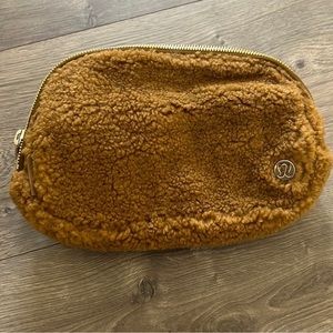 Lululemon Everywhere Fleece Belt Bag - Burnt Carmel Gold tone hardware NEW